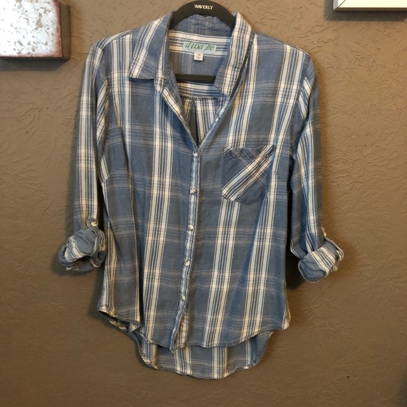 dina be Tops - Blue & White Plaid Top!